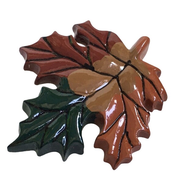 Autumn Splendor: Multi-Colored Fall Leaf Pin Brooch in Green, Orange, and Red - Picture 1 of 3